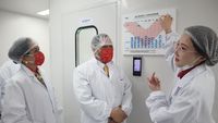 Dubes RI Blusukan ke Pabrik Sinovac di China