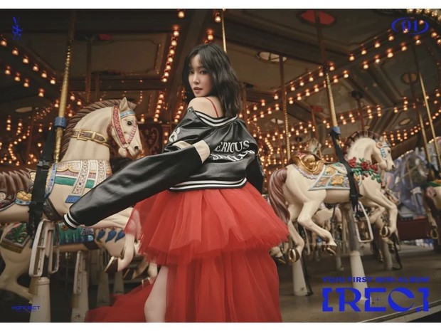 Foto konsep album debut YUJU 'REC'