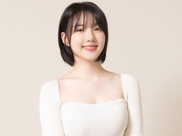 Jung Yerin tampil cantik dalam foto profil bersama Sublime Artist
