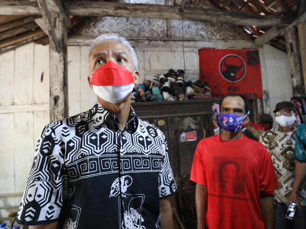 Ganjar Bantu Renovasi Rumah Kader PDIP Lagi, Kali Ini di Banjarnegara