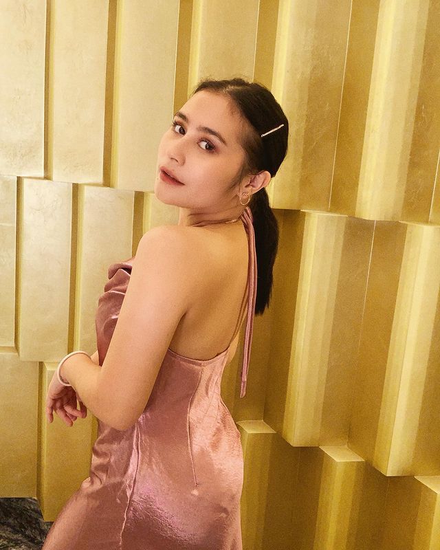 Gaya feminim ala Prilly Latuconsina/@prillylatuconsina96