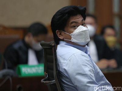 Ekspresi Heru Hidayat yang Dituntut Hukuman Mati Namun Divonis Nihil