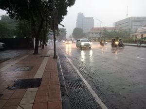 Potensi Hujan Deras Disertai Petir Diprakirakan Masih Terjadi di Jatim