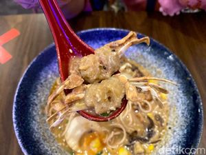 Gurih Mantap Ramen dengan Topping Kepiting Soka Gurih Mantap Ramen dengan Topping Kepiting Soka