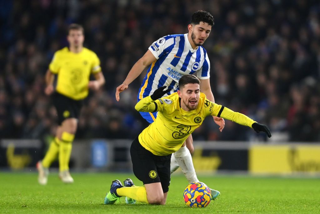 BRIGHTON, ENGLAND - JANUARY 18: Jorginho of Chelsea is challenged by Steven Alzate of Brighton & Hove Albion during the Premier League match between Brighton & Hove Albion and Chelsea at American Express Community Stadium on January 18, 2022 in Brighton, England. (Photo by Mike Hewitt/Getty Images)