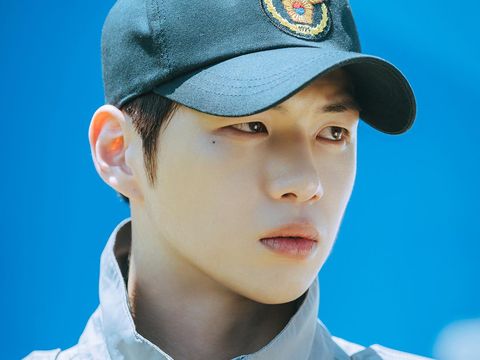 Kang Daniel sebagai Wi Seung-hyun dalam Rookie Cops.