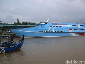 Gelombang Capai 4 Meter, Penyeberangan Karimunjawa Masih Disetop