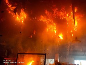 Penyebab Resto Soto Cak Har MERR Surabaya Terbakar karena Percikan Api Las