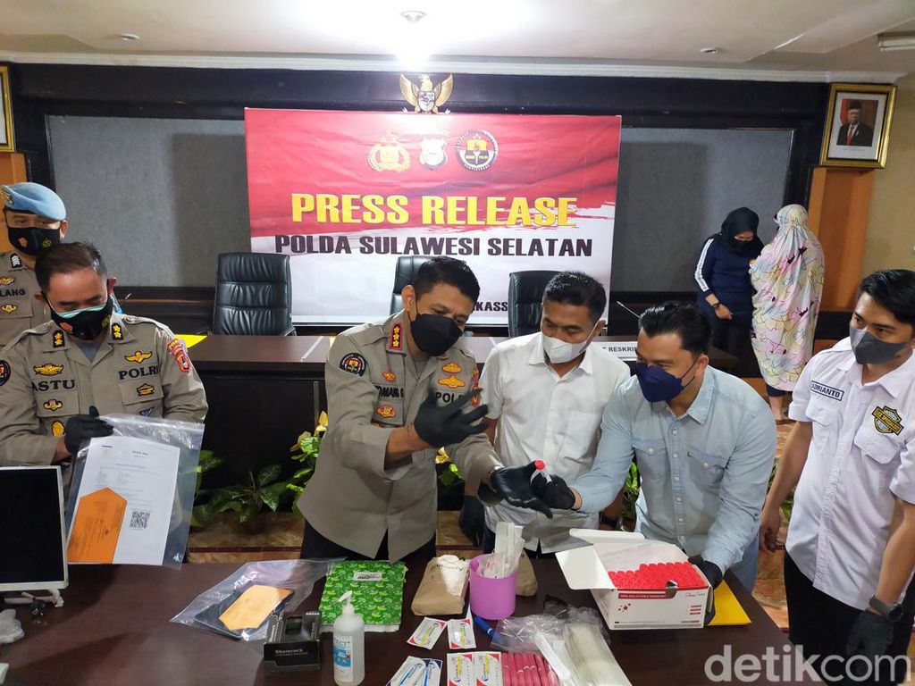 Palsukan Hasil Tes COVID-19, Dokter Kecantikan di Makassar Ditangkap Palsukan Hasil Tes COVID-19, Dokter Kecantikan di Makassar Ditangkap