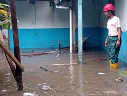 Hujan Lebat di Sleman, Kali Doso dan Perengan Meluap