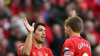 Walaupun usia Suarez kini sudah 34 tahun, Gerrard tampaknya percaya eks rekan satu timnya di Liverpool itu masih jempolan sehingga hendak merekrutnya ke Aston Villa. Foto: Getty Images/Alex Livesey