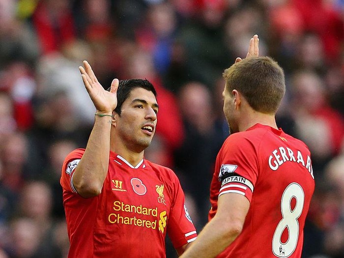Luis Suarez, Steven Gerrard LIVERPOOL, ENGLAND - NOVEMBER 09: Luis Suarez of Liverpool celebrates scoring the third goal with his team-mate Steven Gerrard during the Barclays Premier League match between Liverpool and Fulham at Anfield on November 9, 2013 in Liverpool, England. (Photo by Alex Livesey/Getty Images)