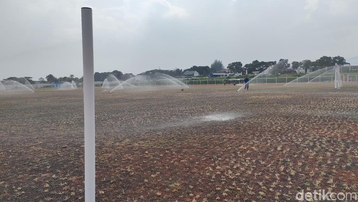 Melihat Stadion RAA Adiwijaya, Kandang Mewah Persigar Garut! Stadion sepak bola RAA Adiwijaya, Garut, diproyeksikan rampung tahun ini. Stadion dengan rumput impor ini diklaim akan mampu menggelar pertandingan kelas Liga 1.
