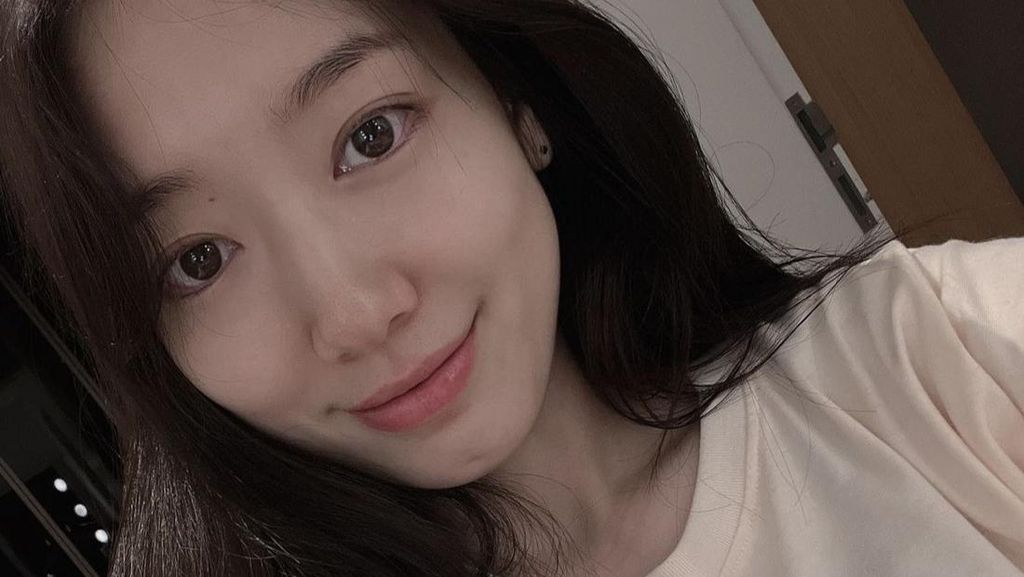 5 Potret Park Shin Hye Hamil Muda, Glowing Jelang Dinikahi Choi Tae Joon