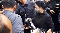 Puan Maharani Bagi-bagi Kaos Saat Cek Vaksinasi Anak di Boyolali