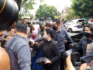 Cek Vaksinasi Anak Boyolali, Puan Maharani Bagi-bagi Kaus Mbak Puan