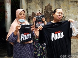 Puan Bagi-bagi Kaus Mbak Puan ke Warga di Boyolali