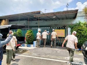 Satpol PP Kota Malang Gencar Razia Jual Beli Daging Anjing Satpol PP Kota Malang Gencar Razia Jual Beli Daging Anjing