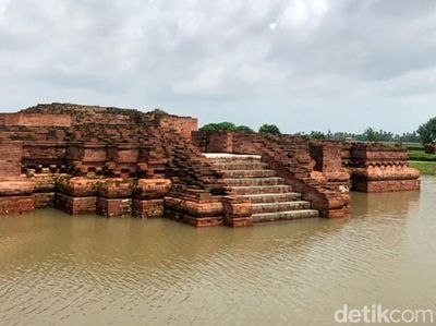 Kondisi Situs Candi Batujaya Karawang yang Nyaris Tenggelam oleh Banjir