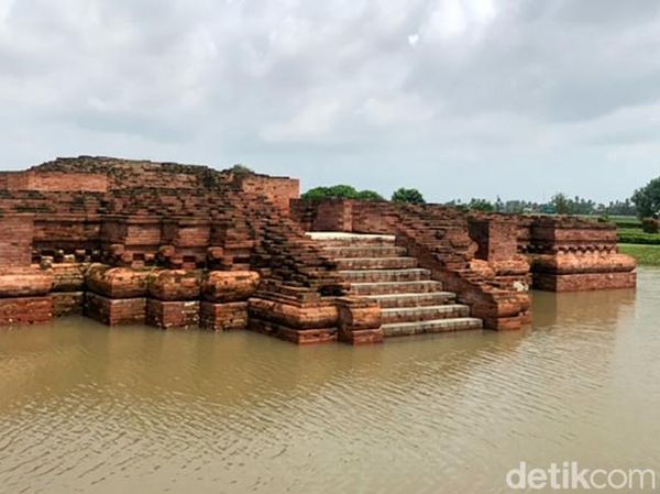 Kondisi Situs Candi Batujaya Karawang yang Nyaris Tenggelam oleh Banjir