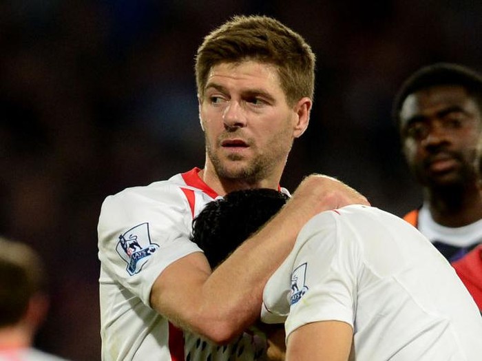 LONDON, ENGLAND - MAY 05:  Steven Gerrard of Liverpool consoles the dejected Luis Suarez of Liverpool following their team's 3-3 draw during the Barclays Premier League match between Crystal Palace and Liverpool at Selhurst Park on May 5, 2014 in London, England.  (Photo by Jamie McDonald/Getty Images)