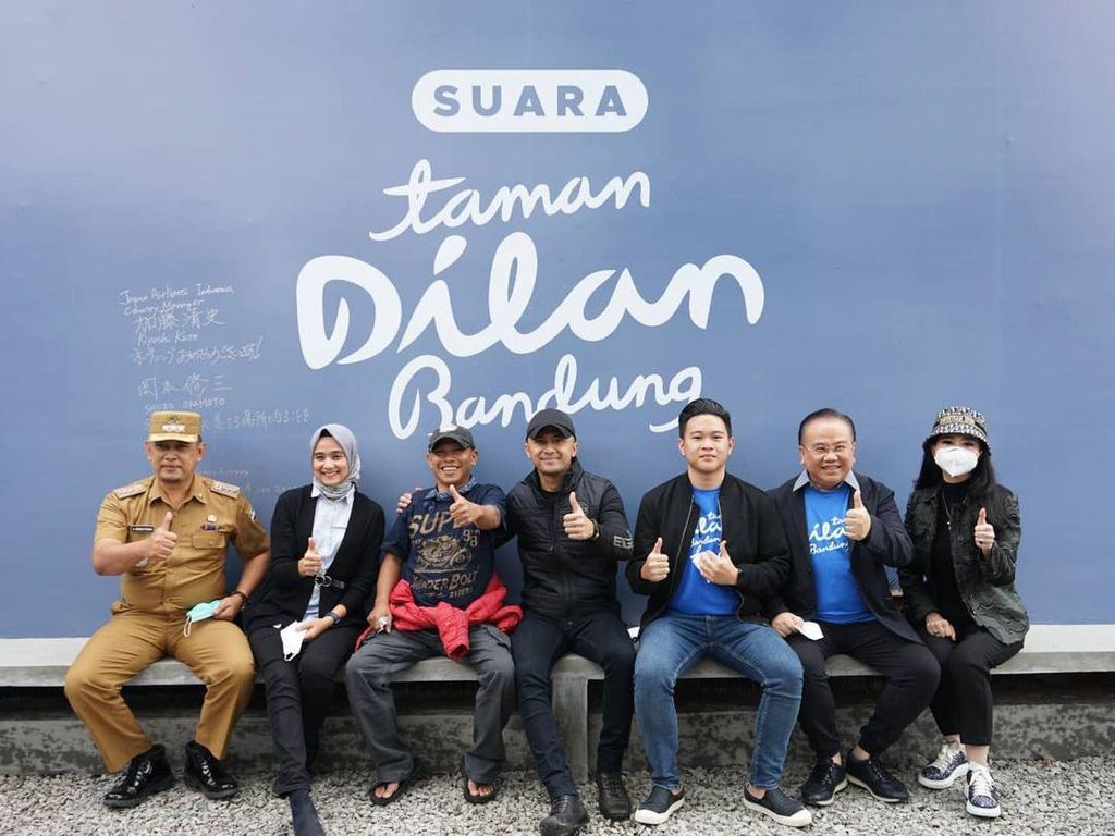 Taman Dilan Diresmikan di Bandung, Pidi Baiq Cerita Proses Pembangunannya