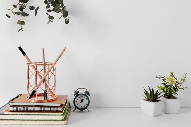 Tata ulang meja belajar