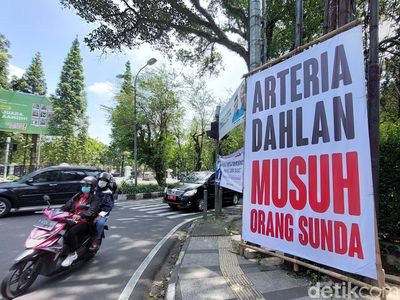 Nah Lho! Ada Baliho Arteria Dahlan Musuh Orang Sunda Mejeng di Bandung