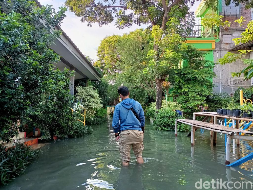 77 RT di Jakarta Masih Terendam Banjir, Tinggi Air Capai 40 Cm