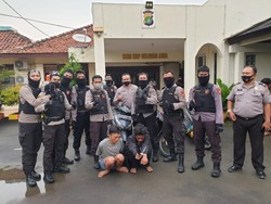 Polisi Ringkus 2 Anggota Geng Motor Bercelurit di Bekasi