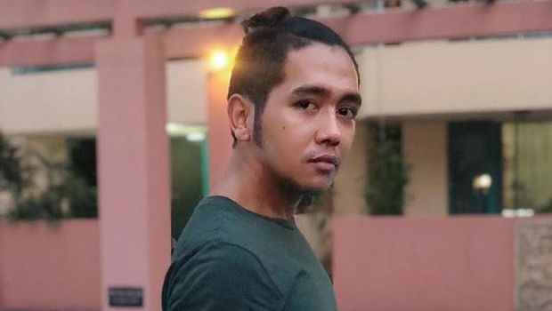 Baru-baru ini media sosial dihebohkan dengan mantan kekasih Kim Hawt yang menyeret nama Reza Rahadian. Yuk intip potretnya!