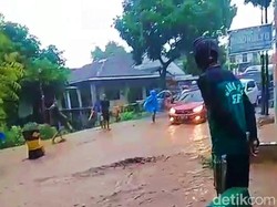 Banjir di Wongsorejo Bikin Jalur Banyuwangi-Situbondo Macet Total