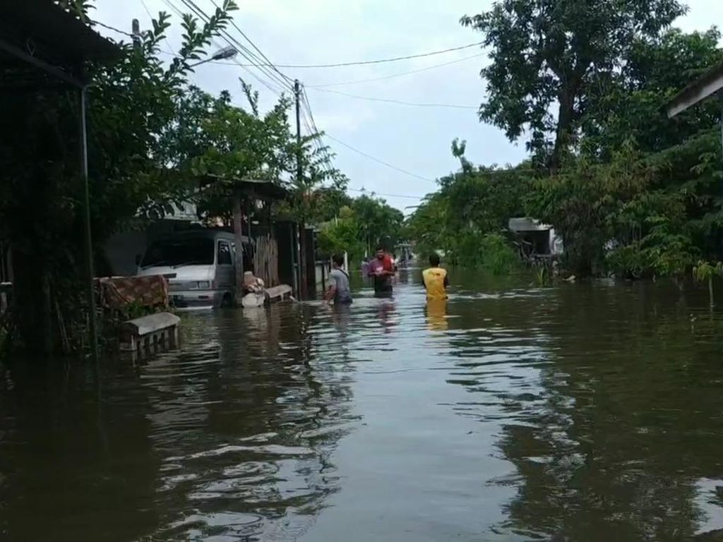 Banjir di Rejoso Pasuruan Belum Surut, 1.000 Warga Masih Mengungsi