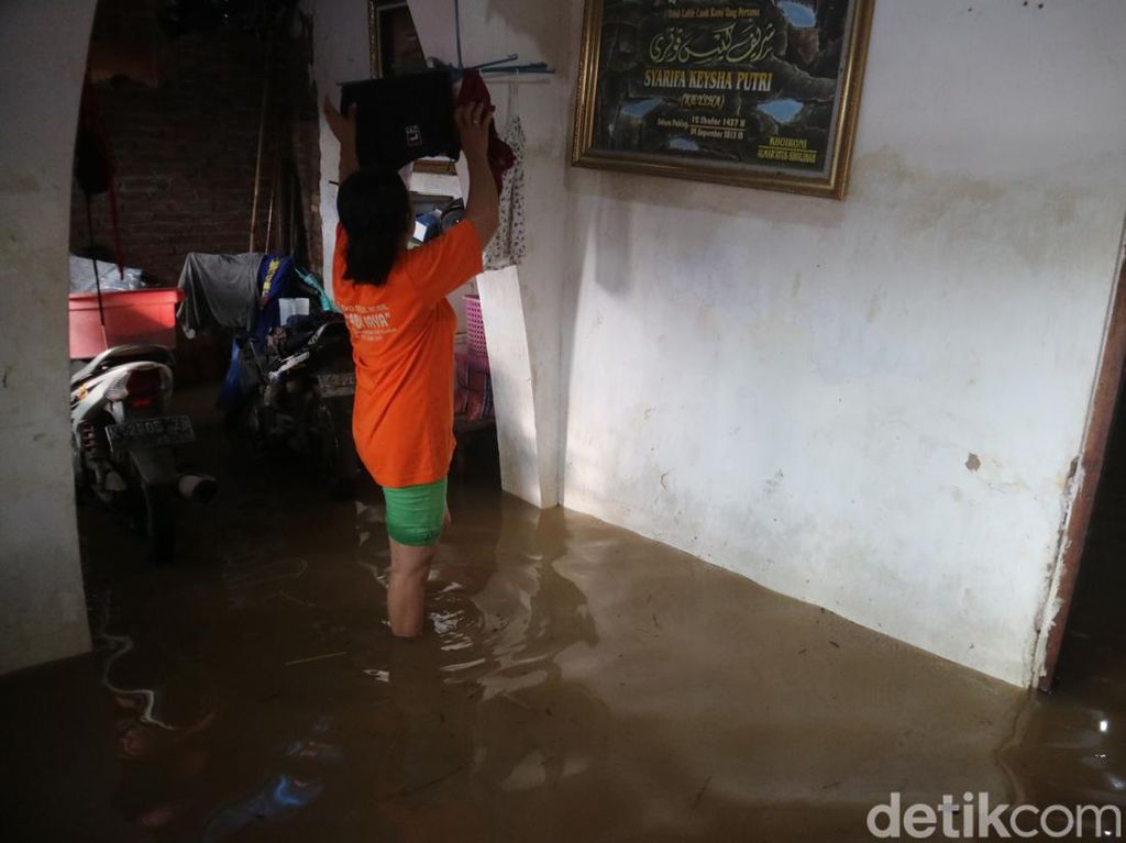 Curahan Hati Warga Golantepos Kudus Kebanjiran Tengah Malam Curahan Hati Warga Golantepos Kudus Kebanjiran Tengah Malam