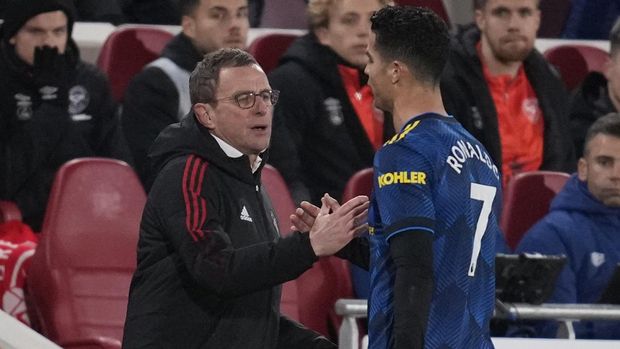Manchester United's Cristiano Ronaldo shakes hands with Manchester United's interim manager Ralf Rangnick after being substituted during an English Premier League soccer match between Brentford and Manchester United at the Brentford Community Stadium in London, Wednesday, Jan. 19, 2022. (AP Photo/Matt Dunham)