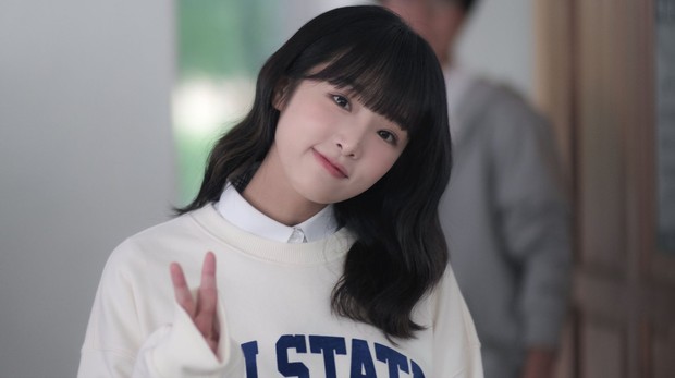 Choi Yena/twitter.com/yenailed/ Yena memiliki banyak bakat sehingga ia termasuk sebagai all-rounder idol