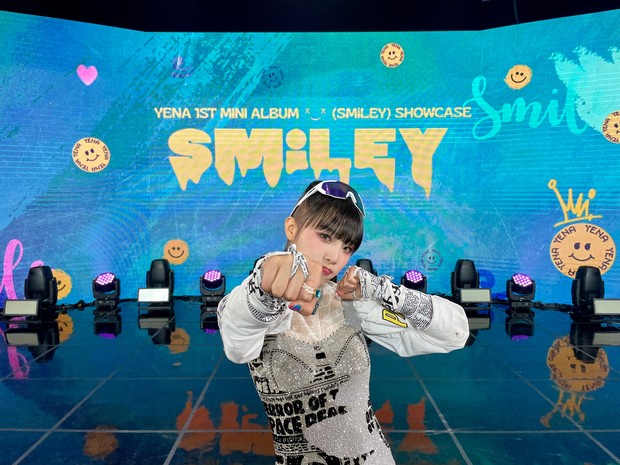 Choi Yena/YENA_OFFICIAL Yena telah melaksanakan debutnya sebagai soloist pada 17 Januari kemarin