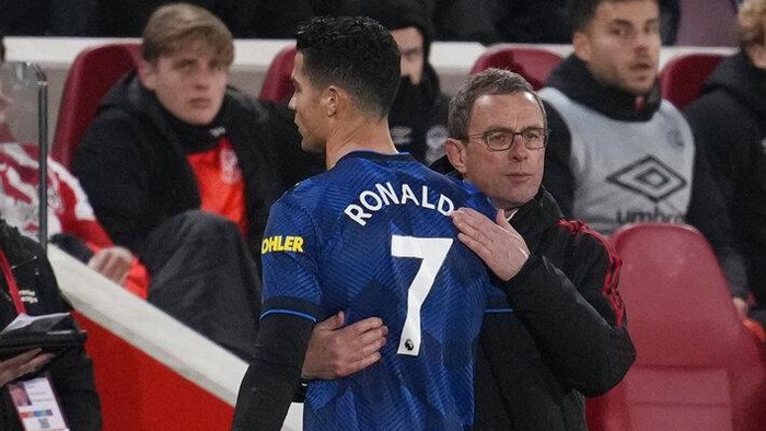 Manchester Uniteds Cristiano Ronaldo is embraced by Manchester Uniteds interim manager Ralf Rangnick after being substituted during an English Premier League soccer match between Brentford and Manchester United at the Brentford Community Stadium in London, Wednesday, Jan. 19, 2022. (AP Photo/Matt Dunham)