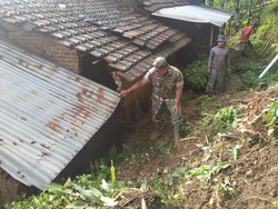 Longsor Timpa Rumah Warga di Colo dan Manawan Kudus