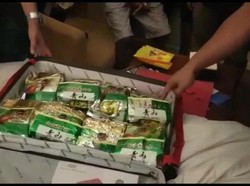 Momen Polisi Gerebek Pengedar Sabu Asal Malaysia di Kamar Hotel Riau