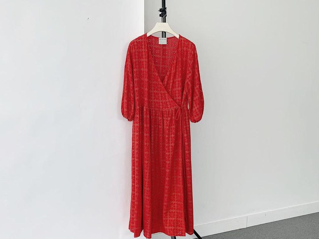 8 Opsi Dress Cantik Berwarna Merah untuk Merayakan Imlek 2022