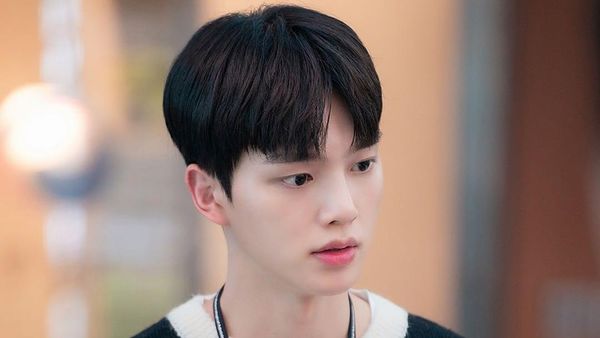 Poret Song Kang Jadi Pegawai Kantoran di Forecasting Love and Weather