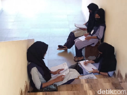 Kisah Siswi Dilarang Masuk Kelas karena Pakai Hijab Jadi Kontroversi