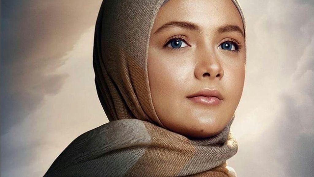 8 Gaya Hijab Amanda Rawles, Jadi Mualaf di Film Merindu Cahaya de Amstel 8 Gaya Hijab Amanda Rawles, Jadi Mualaf di Film Merindu Cahaya de Amstel