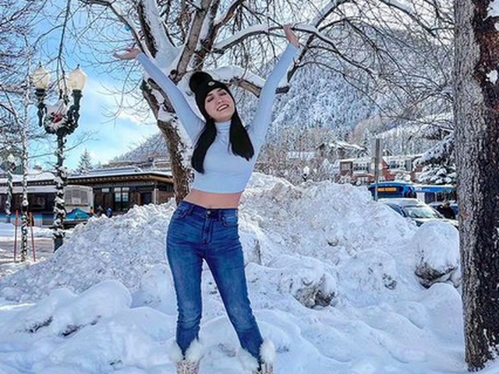 7 Gaya Shandy Aulia Liburan di AS, Pakai Baju Pamer Perut saat Main Salju 7 Gaya Shandy Aulia Liburan di AS, Pakai Baju Pamer Perut saat Main Salju