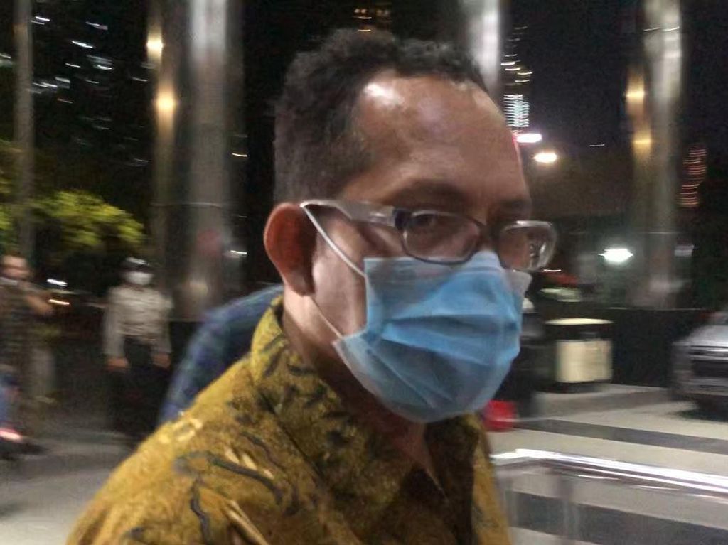 Kena OTT, Hakim-Panitera PN Surabaya Tiba di Gedung KPK