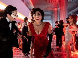 Tak Hanya Adam Driver, Lady Gaga Juga Lakoni Adegan Seks dengan Salma Hayek