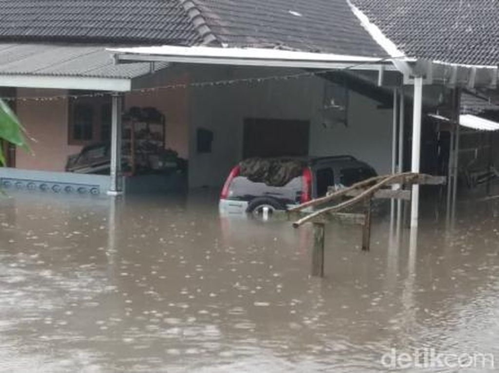 Hujan Picu Banjir di Klaten, Rombongan Puan Terjebak-100 Rumah Terendam