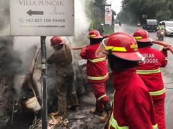 Mobil Pengangkut Sayur Terbakar di Bogor, Satu Orang Luka