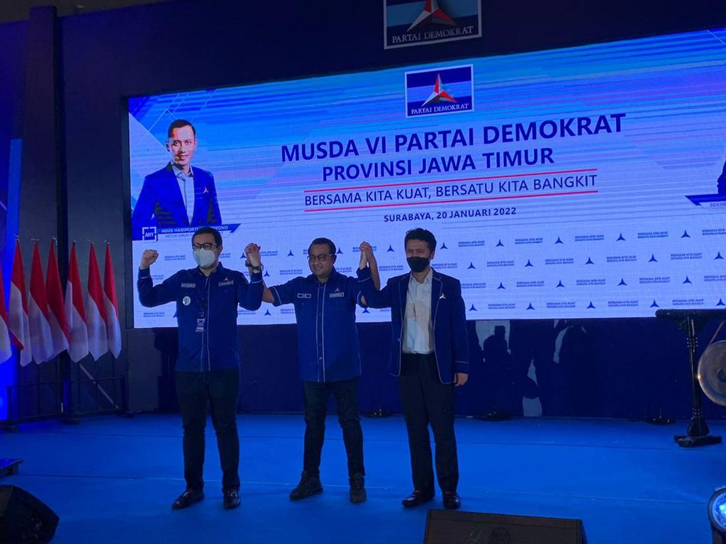 Bayu-Emil Berjabat Tangan, AHY: Musda Harus Demokratis Bayu-Emil Berjabat Tangan, AHY: Musda Harus Demokratis